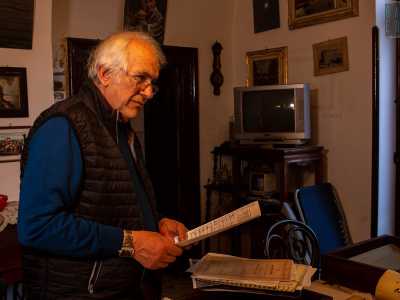 Ed � proprio qui che incontriamo l�80enne Giandonato Disanto, proprietario dell�ottocentesco edificio e pronipote di Canudo